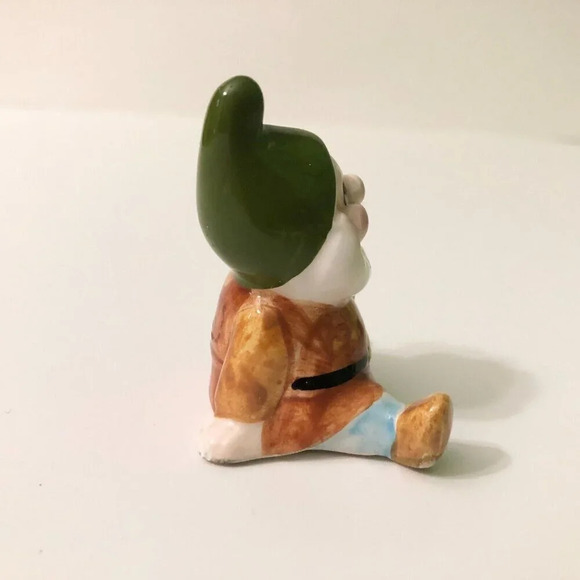 Vintage Bashful Figurine Snow White Dwarfs  2 Inch Tall Figure - Picture 4 of 10